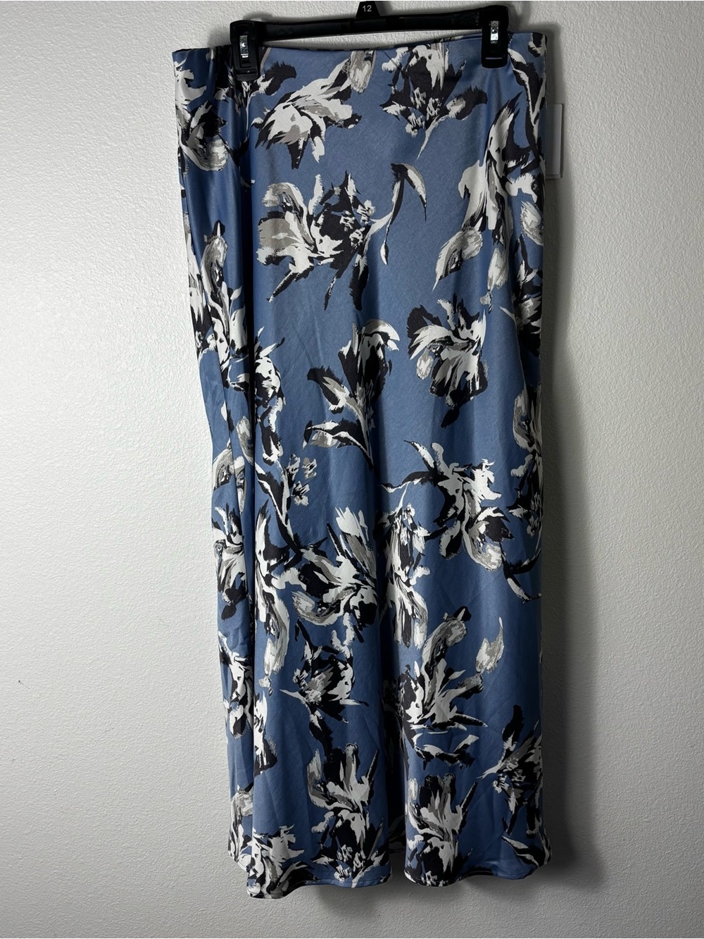 NWT Nordstrom Rack Blue Grey Abstract Floral Satin Maxi Skirt Size L